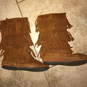 Ladies Minnetonka fringe boots!